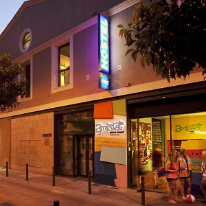 Amistat Beach Hostel Barcelona